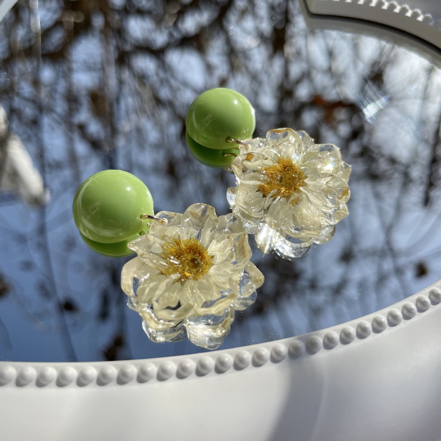 Spring and summer daisy flower earrings