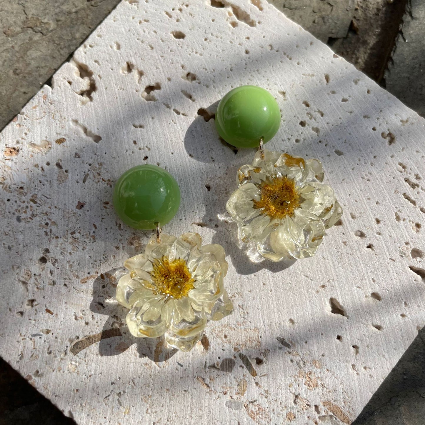 Spring and summer daisy flower earrings