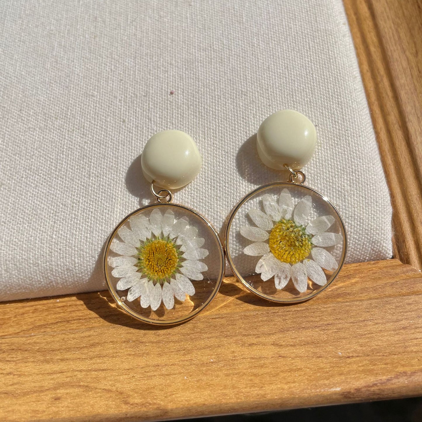 Spring and summer daisy earrings fresh and sweet eternal flower temperament personalized stud earrings